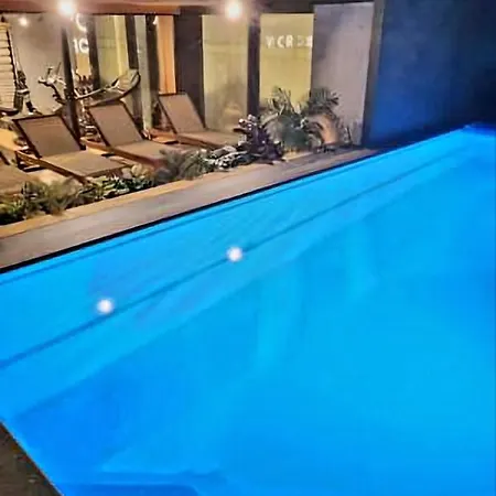 Luxury Design Loft Apartment, , Swimming Pool, Gym , Private Parking * Krakow